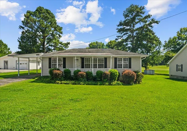 Photo 4 of Single family home for sale at 401 Johnson St, La Fayette, GA 30728 | MLS# 1541516 | Listing updated on 2026-09-29