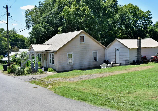 Photo 2 of Single family home for sale at 1512 Adams St, Athens, TN 37303 | MLS# 1541766 | Listing updated on 2026-09-24