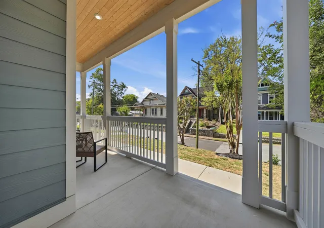 Photo 4 of Single family home for sale at 1511 Chamberlain Ave, Chattanooga, TN 37404 | MLS# 1541571 | Listing updated on 2026-10-12
