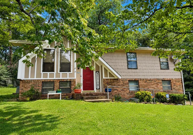 Photo 3 of Single family home for sale at 1045 Hillcrest Rd, Hixson, TN 37343 | MLS# 1541577 | Listing updated on 2026-09-13