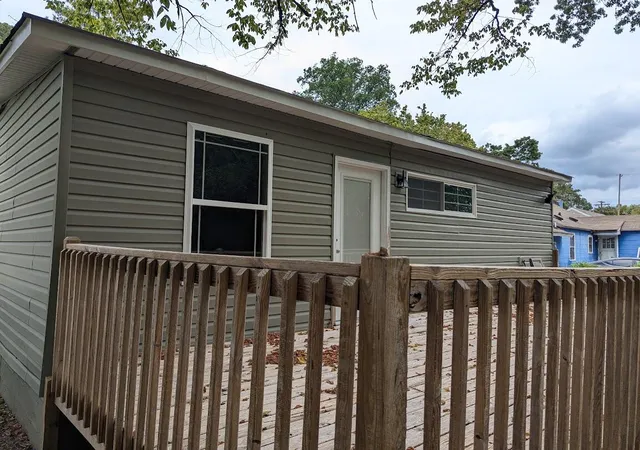Photo 2 of Single family home for sale at 1114 Greenwood Rd, Chattanooga, TN 37411 | MLS# 1541586 | Listing updated on 2026-08-27