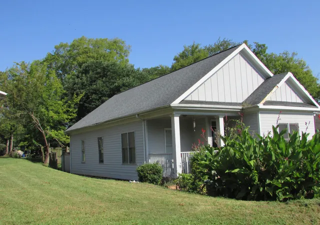 Photo 3 of Sale Pending at 2619 Carr St, Chattanooga, TN 37408 | MLS# 1541598 | Listing updated on 2026-10-09