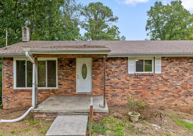 Photo 3 of Single family home for sale at 1128 Iris Dr, Rossville, GA 30741 | MLS# 1541626 | Listing updated on 2026-09-19