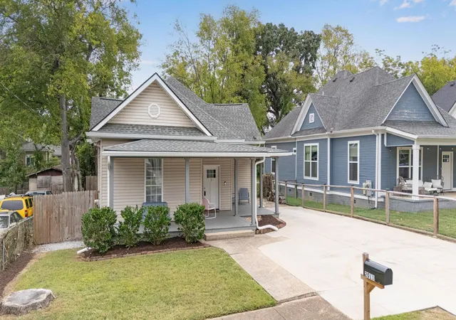 Photo 1 of Single family home for sale at 2011 E 13th St, Chattanooga, TN 37404 | MLS# 1541637 | Listing updated on 2026-09-14