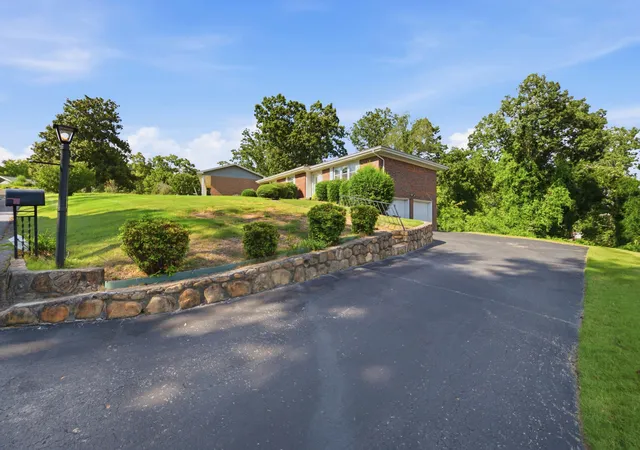 Photo 3 of Single family home for sale at 5912 Northwoods Dr, Hixson, TN 37343 | MLS# 1541702 | Listing updated on 2026-09-03