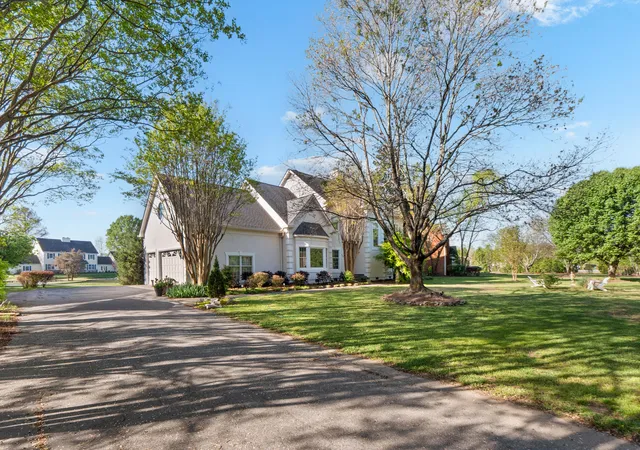 Photo 2 of Single family home for sale at 1160 Heritage Landing Dr, Chattanooga, TN 37405 | MLS# 1541704 | Listing updated on 2026-09-12