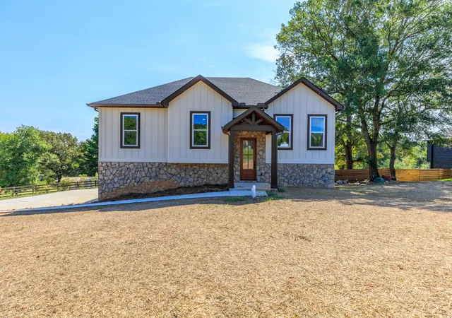 Photo 2 of Sale Pending at 31 Sentry Oaks, Chickamauga, GA 30707 | MLS# 1541714 | Listing updated on 2026-09-05