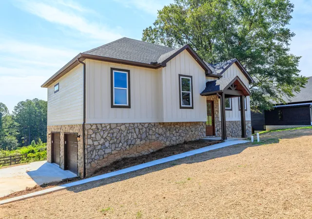 Photo 2 of Sale Pending at 31 Sentry Oaks, Chickamauga, GA 30707 | MLS# 1541714 | Listing updated on 2026-09-05