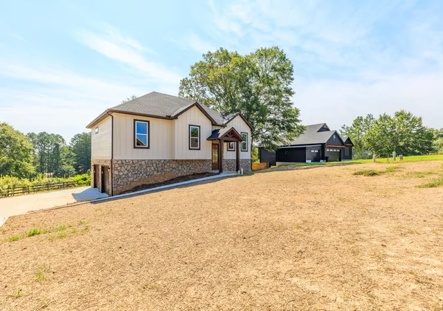 Photo 3 of Sale Pending at 31 Sentry Oaks, Chickamauga, GA 30707 | MLS# 1541714 | Listing updated on 2026-09-05