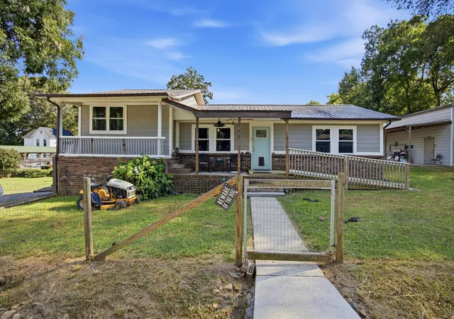 Single family home for sale at 209 Owens St, Sequatchie, TN 37374 | MLS# 1541748