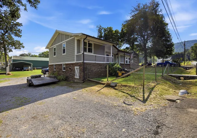 Photo 3 of Single family home for sale at 209 Owens St, Sequatchie, TN 37374 | MLS# 1541748 | Listing updated on 2026-08-29