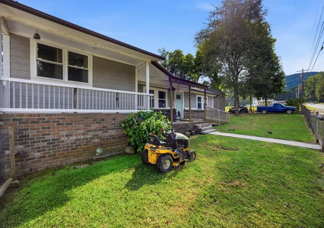 Photo 3 of Single family home for sale at 209 Owens St, Sequatchie, TN 37374 | MLS# 1541748 | Listing updated on 2026-08-29