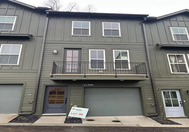 Photo 1 of Sale Pending at 136 Pathfinder Pl #44, Chattanooga, TN 37405 | MLS# 1541715 | Listing updated on 2026-09-21
