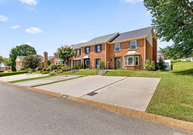 Photo 2 of Townhouse for sale at 1817 Georgetown Ln, Chattanooga, TN 37421 | MLS# 1541736 | Listing updated on 2026-09-14