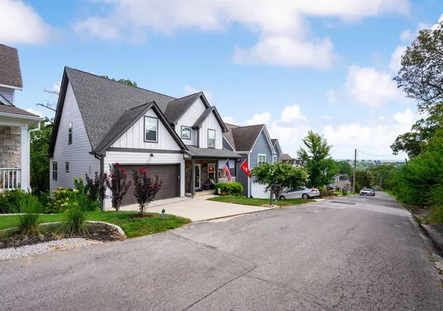 Photo 4 of Single family home for sale at 504 Oliver St, Chattanooga, TN 37405 | MLS# 1541752 | Listing updated on 2026-09-04