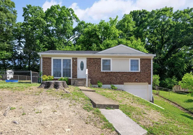 Photo 1 of Sale Pending at 2385 Glengerrie Dr, Soddy Daisy, TN 37379 | MLS# 1541759 | Listing updated on 2026-09-06