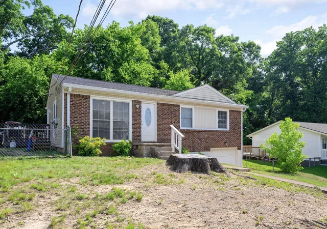 Photo 2 of Sale Pending at 2385 Glengerrie Dr, Soddy Daisy, TN 37379 | MLS# 1541759 | Listing updated on 2026-09-06