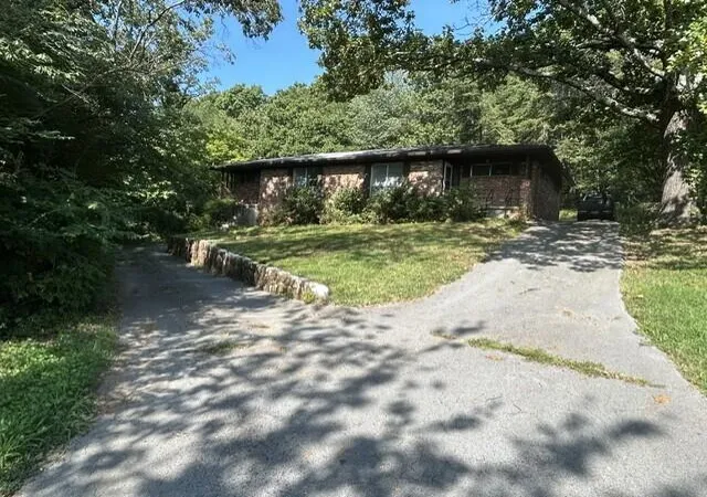 Photo 2 of Sale Pending at 502 Royal Crst Dr, Hixson, TN 37343 | MLS# 1541849 | Listing updated on 2026-09-09
