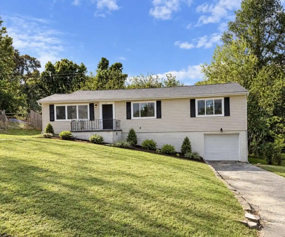 Single family home for sale at 375 Greens Lake Cir, Rossville, GA 30741 | MLS# 1544761