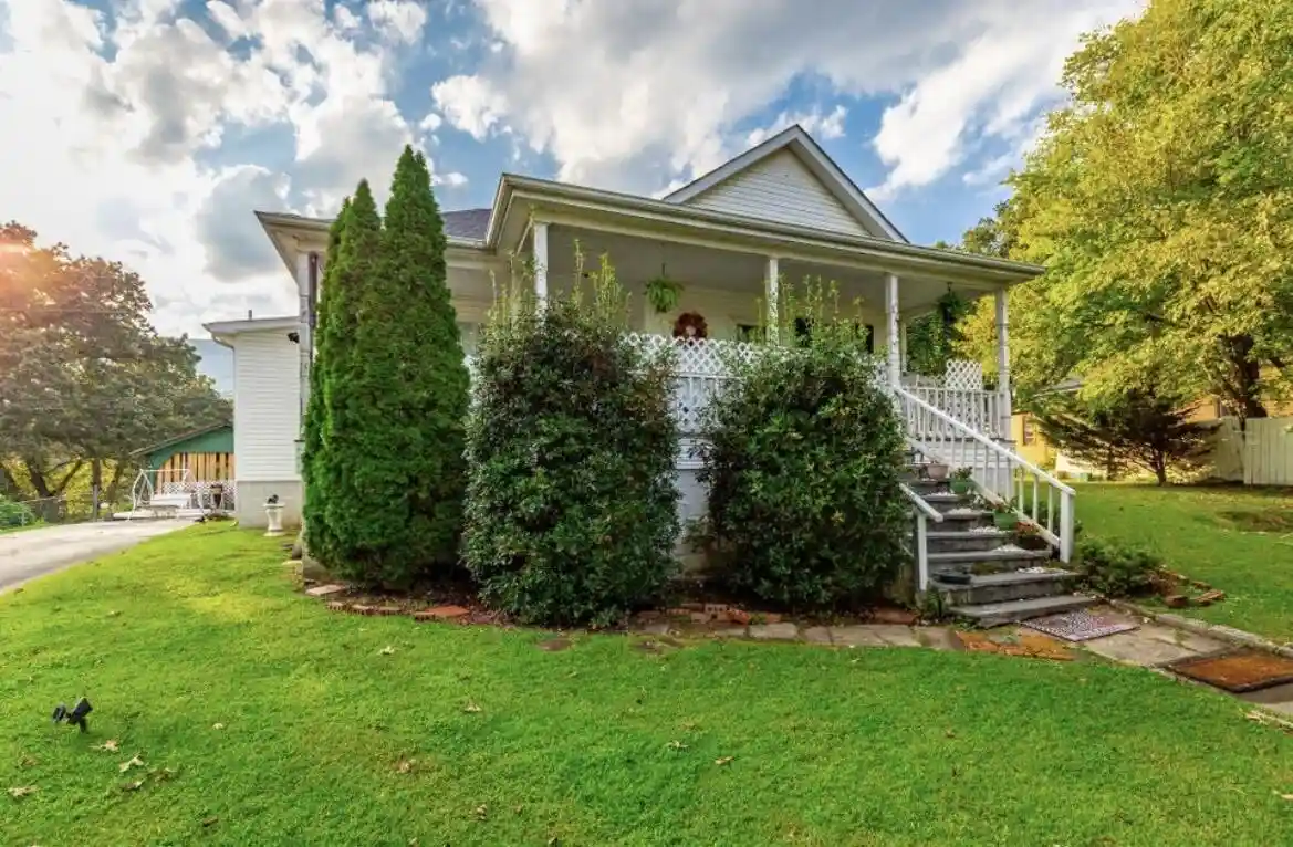Single family home for sale at 287 S Oak St, Whitwell, TN 37397 | MLS# 1544843