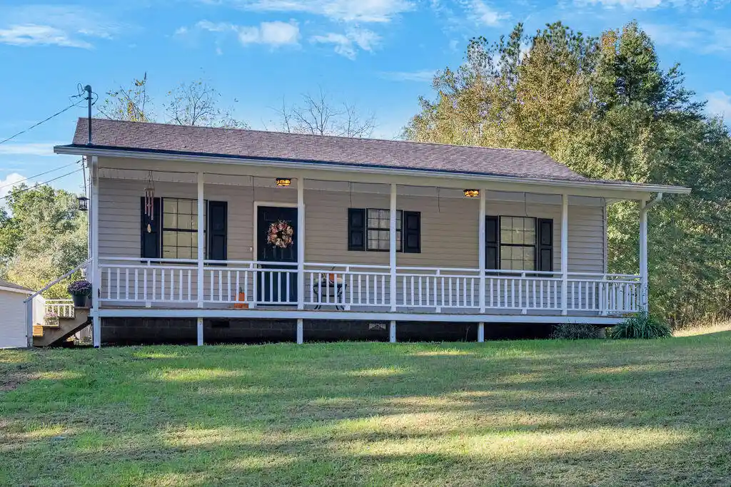 Single family home for sale at 844 Bradley Ave, La Fayette, GA 30728 | MLS# 1545115