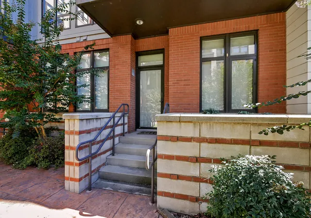 Listing Photo 1 - Condo for sale in building located at 129 Walnut St, Chattanooga, TN 37403 - Unit #Unit 111