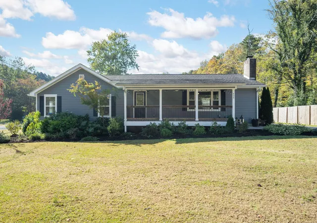 Single family home for sale at 406 Warthen St, La Fayette, GA 30728 | MLS# 1545243