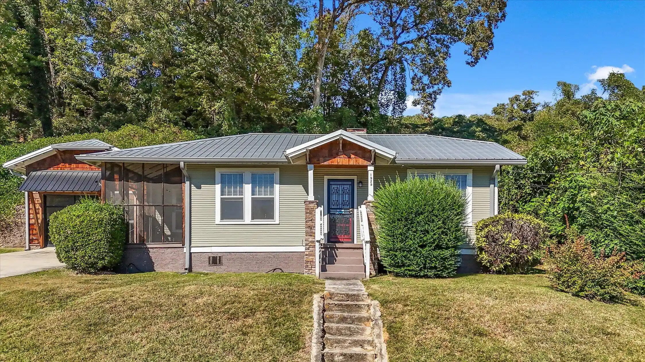 Photo 1 of Single family home for sale at 1929 Dayton Blvd, Chattanooga, TN 37415 | MLS# 1545474 | Listing updated on 2026-10-30