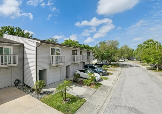 Photo 3 of Sale Pending at 6436 92nd Place N #1005, Pinellas Park, FL 33782 | MLS# O6395433 | Listing updated on 2026-09-06