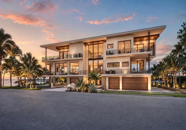 Photo 1 of Mansion for sale at 2542 Casey Key Rd, Nokomis, FL 34275 | MLS# A4689178 | Listing updated on 2026-09-02