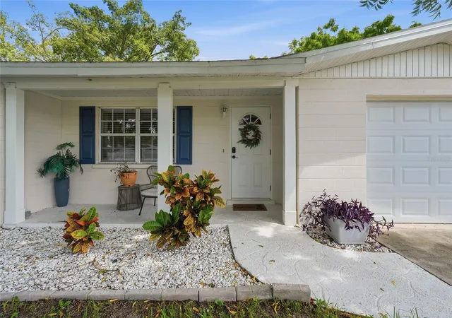 Photo 2 of Single family home for sale at 5008 27th Avenue W, Bradenton, FL 34209 | MLS# A4690317 | Listing updated on 2026-09-01