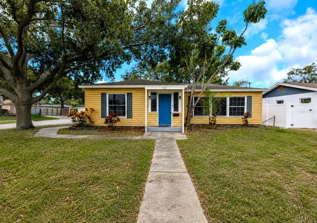 Photo 1 of Single family home for sale at 282 Ne 40th Avenue, Saint Petersburg, FL 33703 | MLS# TB8516497 | Listing updated on 2026-10-22