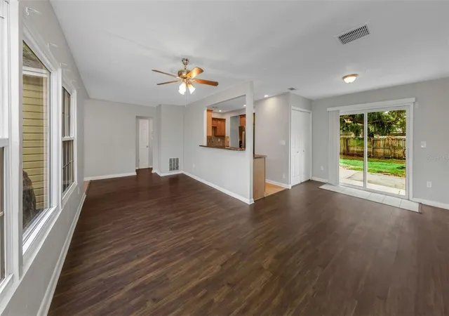 Photo 3 of Single family home for sale at 282 Ne 40th Avenue, Saint Petersburg, FL 33703 | MLS# TB8516497 | Listing updated on 2026-10-22