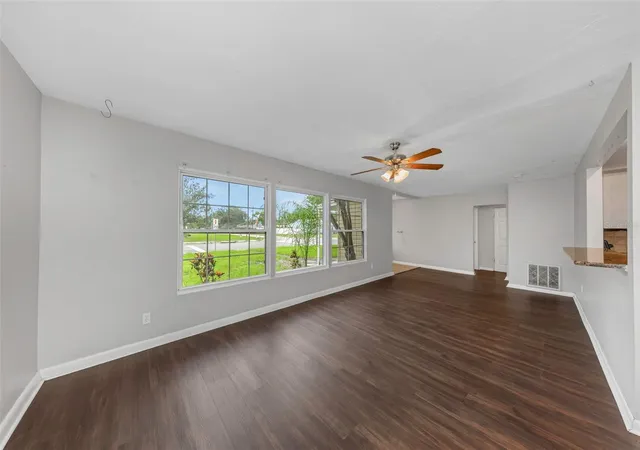Photo 4 of Single family home for sale at 282 NE 40th Avenue, Saint Petersburg, FL 33703 | MLS# TB8516497 | Listing updated on 2026-10-22