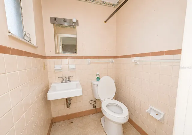 Photo 4 of Single family home for sale at 220 NW 28th Street, Ocala, FL 34475 | MLS# S5152056 | Listing updated on 2026-09-05
