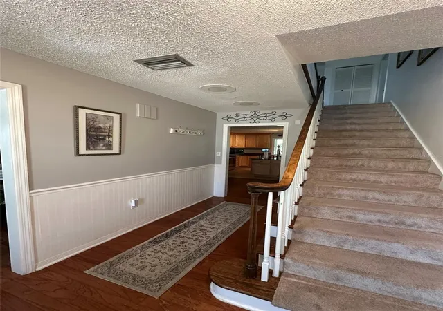 Photo 4 of Single family home for sale at 1105 S 9th Street, Leesburg, FL 34748 | MLS# TB8522472 | Listing updated on 2026-09-02