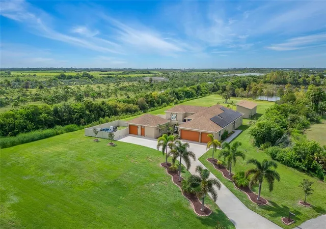 Photo 3 of Single family home for sale at 3016 Smilodon Trl, Ruskin, FL 33570 | MLS# TB8524137 | Listing updated on 2026-09-03