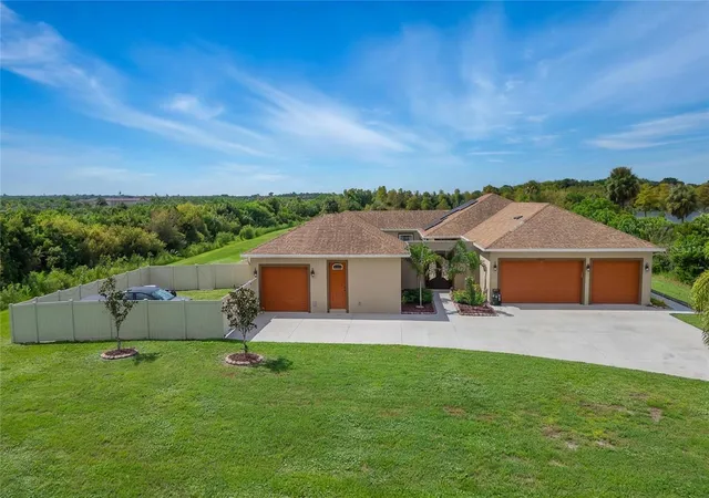 Photo 3 of Single family home for sale at 3016 Smilodon Trl, Ruskin, FL 33570 | MLS# TB8524137 | Listing updated on 2026-09-03