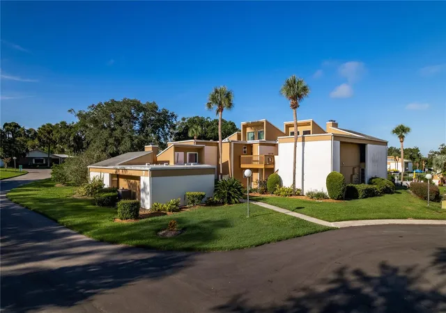 Condo for sale at 1051 S Highland St #7D, MOUNT DORA, FL 32757 | MLS# G5114491