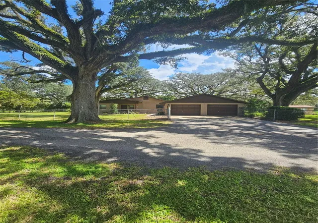 Photo 4 of Single family home for sale at 31110 Hartman Rd, San Antonio, FL 33576 | MLS# TB8530542 | Listing updated on 2026-09-02