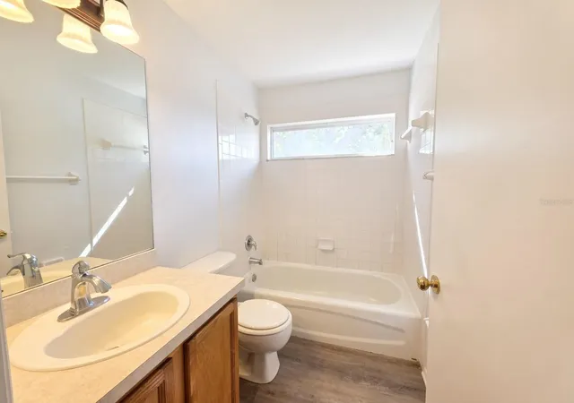 Photo 4 of Single family home for sale at 1410 Oakford Ct, Brandon, FL 33511 | MLS# TB8532127 | Listing updated on 2026-10-07