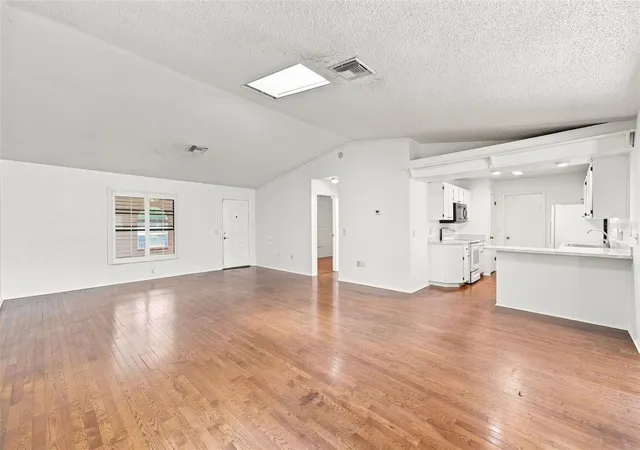 Photo 4 of Single family home for sale at 13469 Bondstone St, Spring Hill, FL 34609 | MLS# W7888005 | Listing updated on 2026-10-08