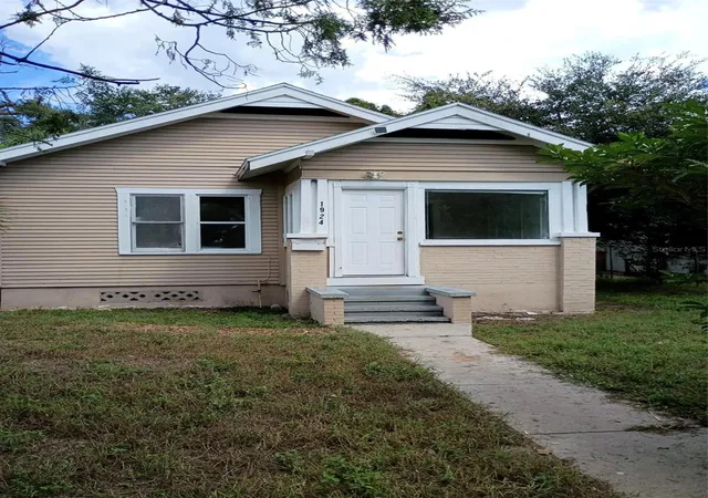 Photo 2 of Single family home for sale at 1924 30th Street S, Saint Petersburg, FL 33712 | MLS# TB8533179 | Listing updated on 2026-10-15