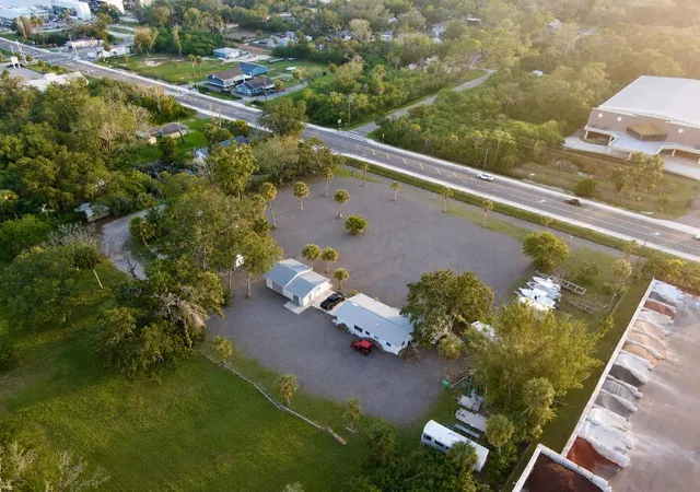 Photo 3 of Single family home for sale at 1322 N Pinellas Ave, Tarpon Springs, FL 34689 | MLS# W7888383 | Listing updated on 2026-09-02