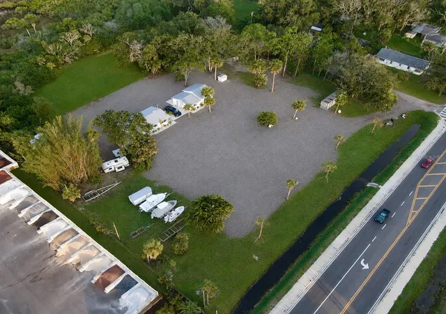 Photo 3 of Single family home for sale at 1322 N Pinellas Ave, Tarpon Springs, FL 34689 | MLS# W7888383 | Listing updated on 2026-09-02
