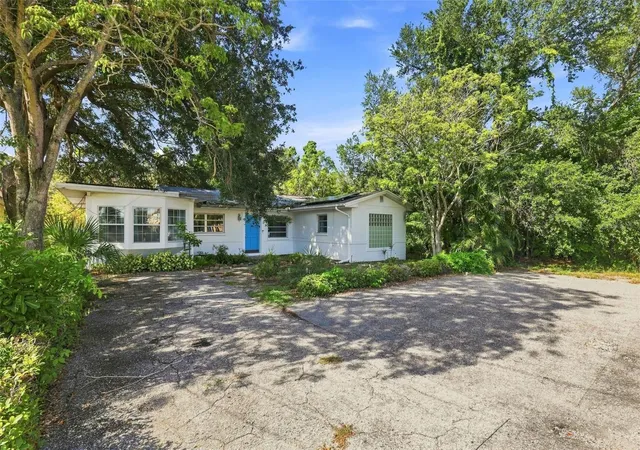 Photo 3 of Single family home for sale at 1840 Glengary St, Sarasota, FL 34231 | MLS# O6433310 | Listing updated on 2026-09-01