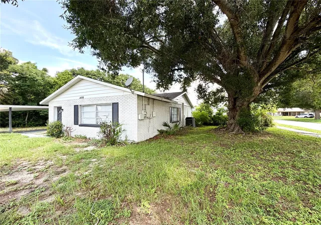 Photo 2 of Single family home for sale at 1499 Avenue E Ne, Winter Haven, FL 33881 | MLS# O6433525 | Listing updated on 2026-09-02