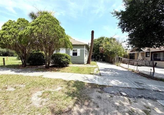 Photo 1 of Single family home for sale at 209 Ave C Ne, Winter Haven, FL 33881 | MLS# O6433531 | Listing updated on 2026-09-02