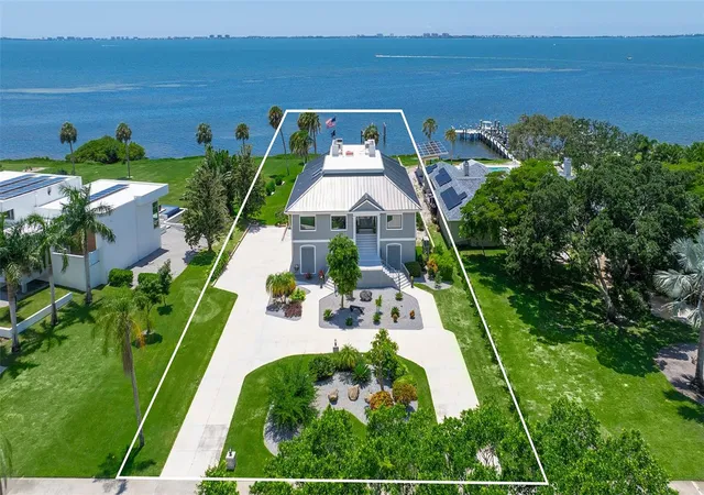 Photo 1 of Single family home for sale at 7418 Westmoreland Dr, Sarasota, FL 34243 | MLS# A4703035 | Listing updated on 2026-09-02