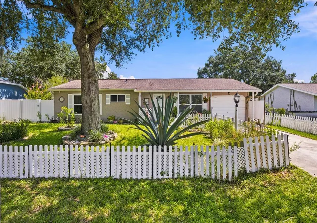 Photo 2 of Single family home for sale at 35 Hickory Trak Way, Ocala, FL 34472 | MLS# OM730478 | Listing updated on 2026-09-08